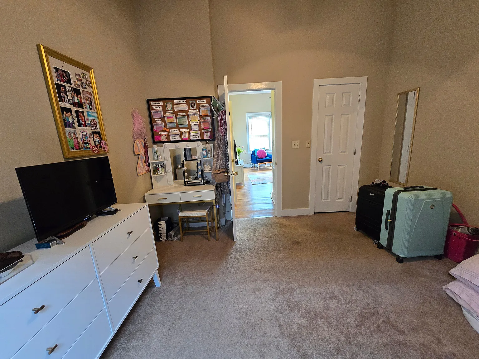 425 Caplewood Dr — Photo 2