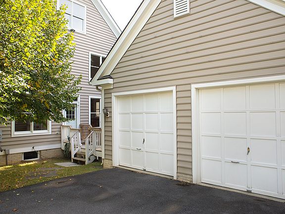 4th image of 800 Lake Varuna Dr