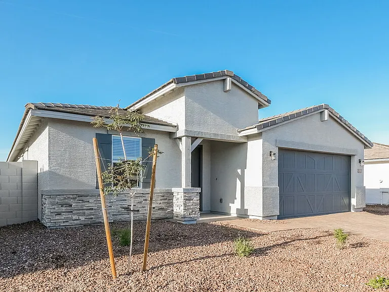 24461 W Grove St — Photo 3