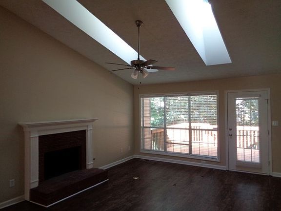 3rd image of 70 Paris Dr