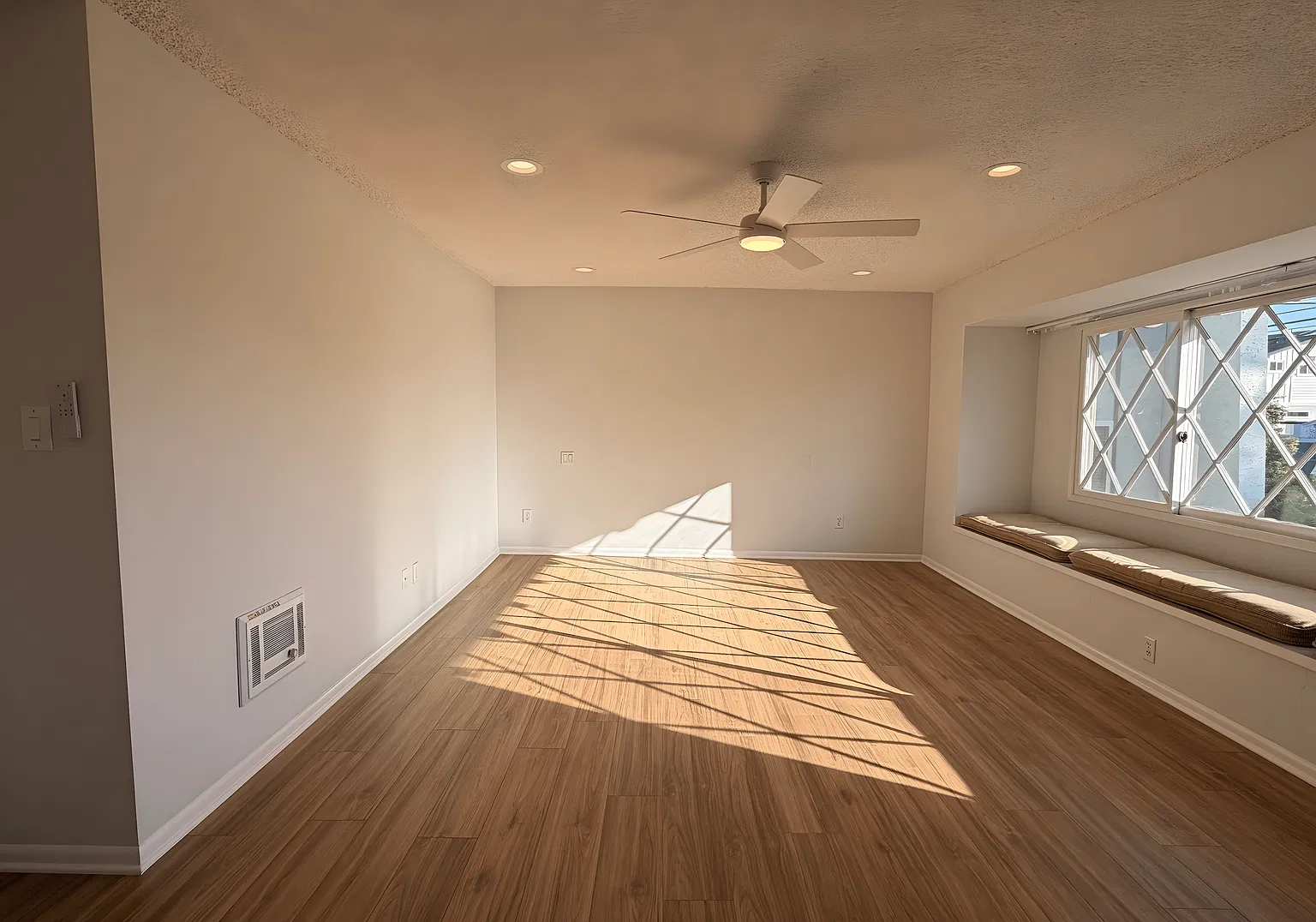 2422 Graham Ave. — Photo 1