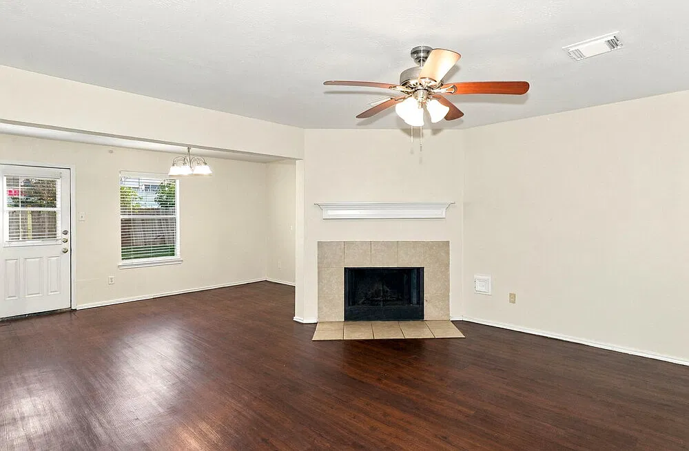 4 bed, 3.0 bath, 1890 sqft, $2,075 — Photo 4
