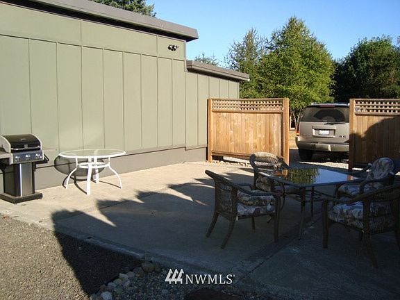 4th image of 8033 Banner Road SE
