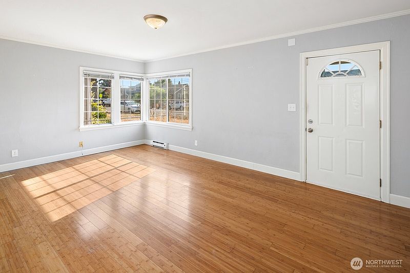 4th image of 346 Pelly Avenue N