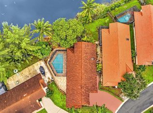 820 SW 113th Ter, Pembroke Pines, FL 33025