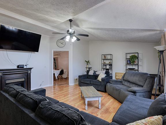 3rd image of 3735 Sunflower Rd