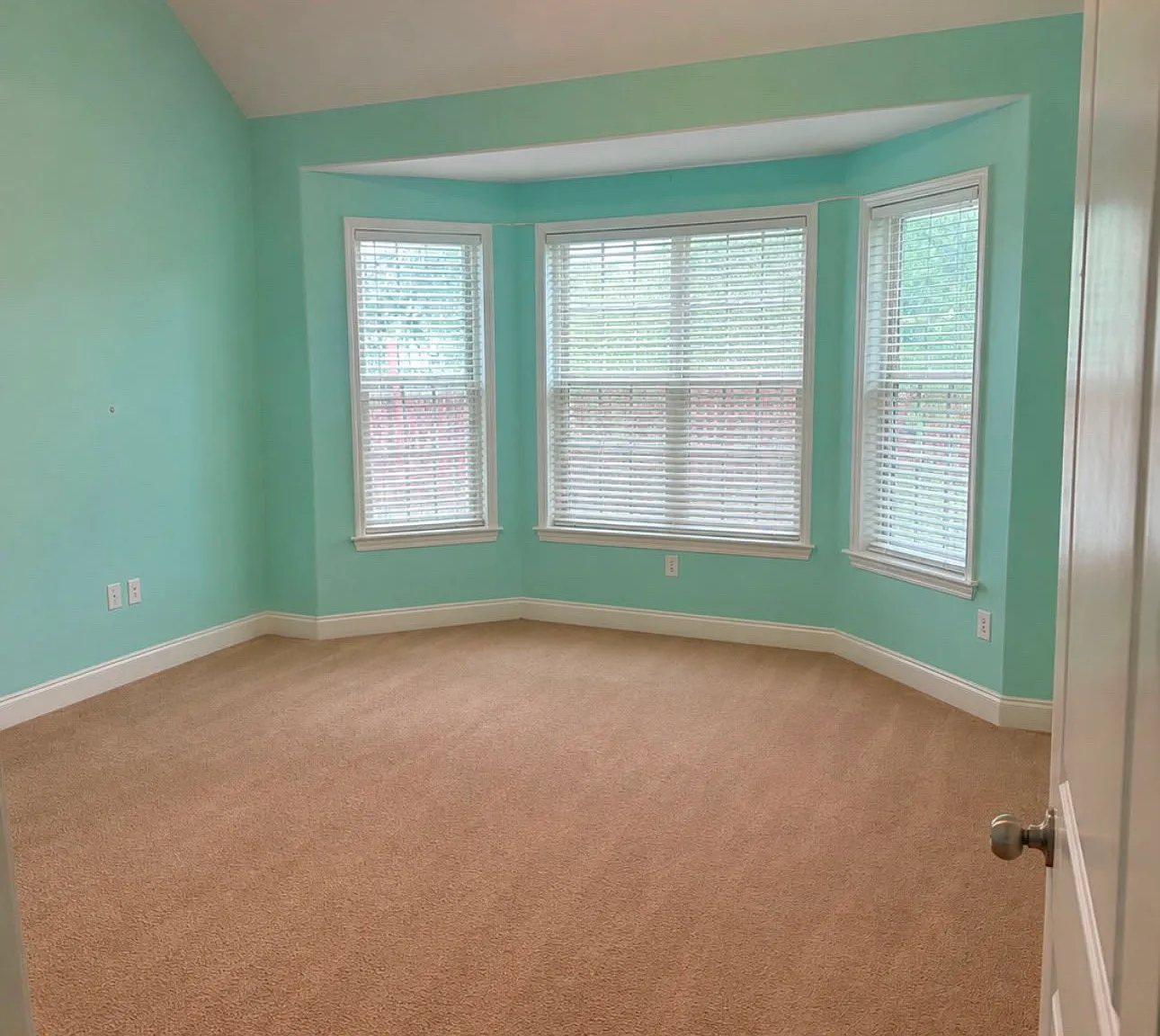 4 bed, 3300 sqft, $3,000 — Photo 4