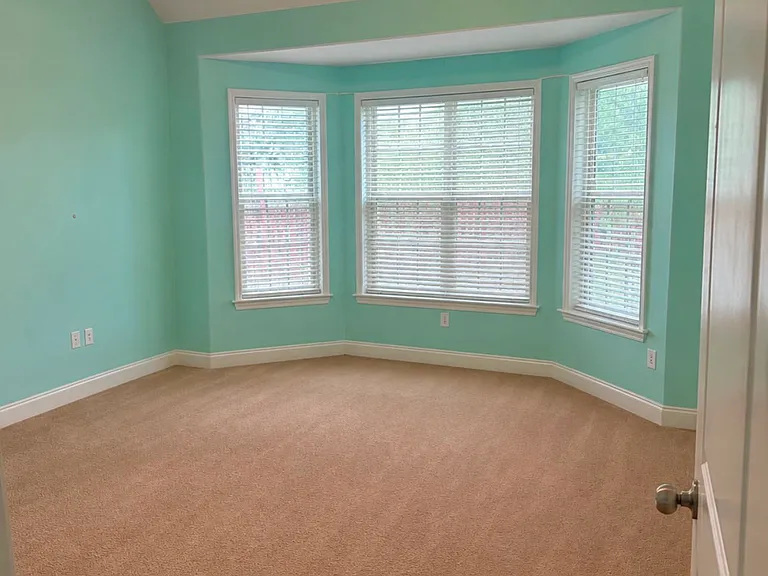 4717 Riviera Dr — Photo 4