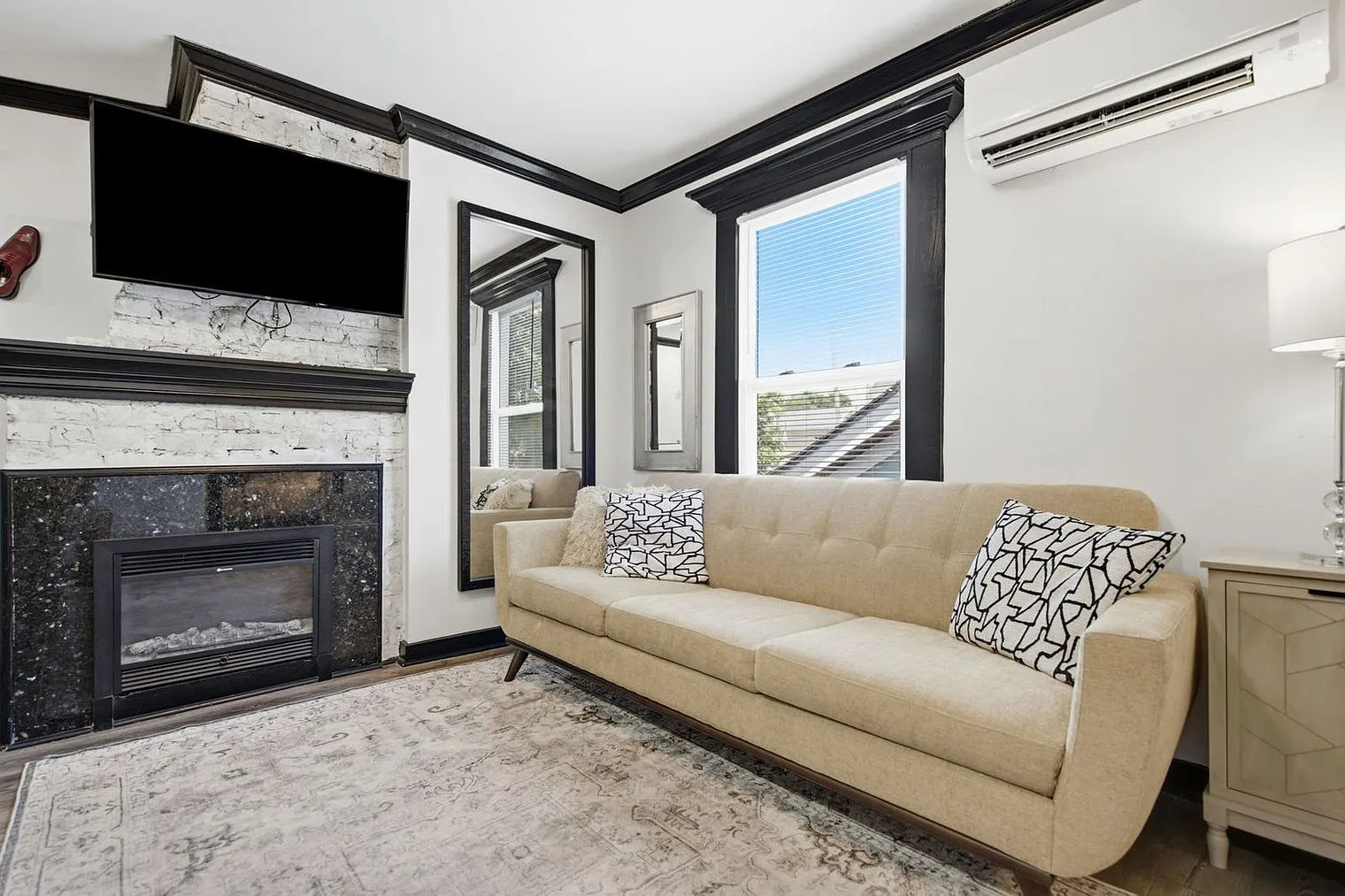 2 bed, 2.0 bath, $4,366 — Photo 3