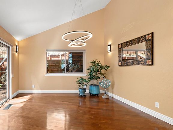 4th image of 112 Blueberry Dr