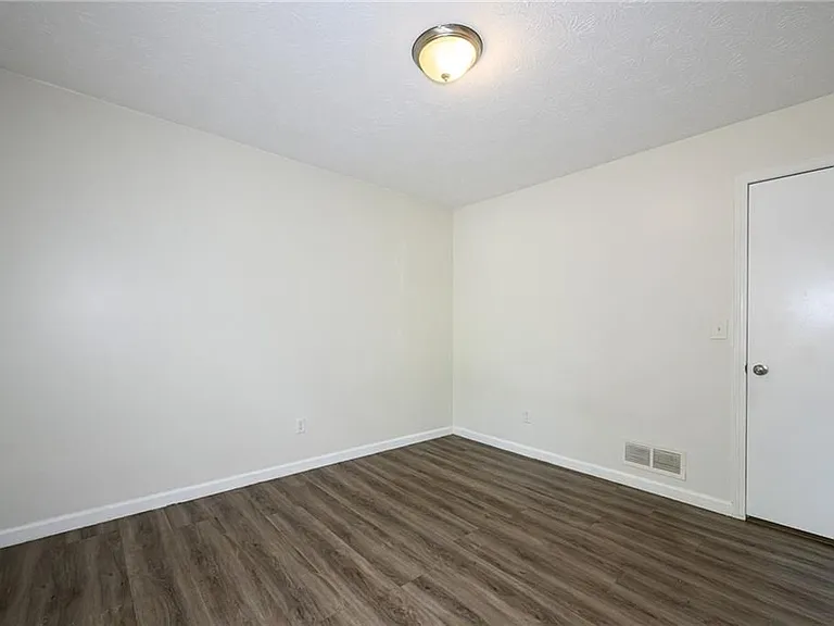 2100 Whitebluff Way — Photo 29