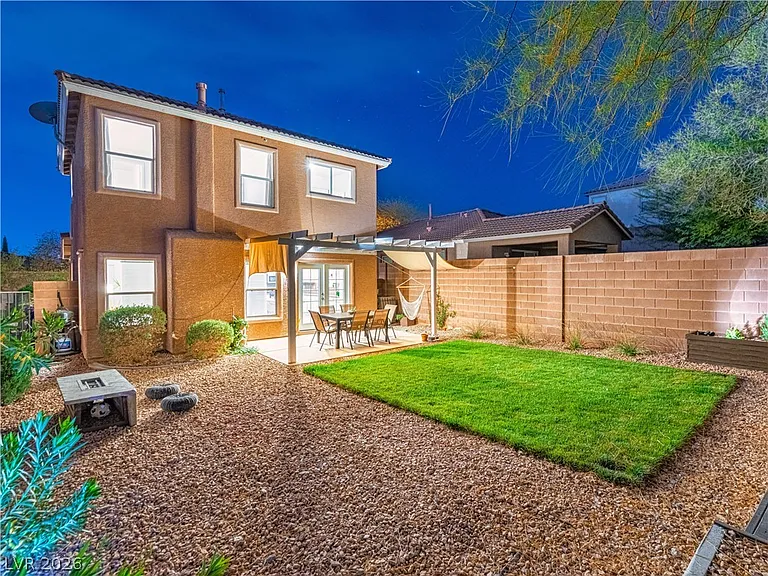 11220 Salentino Ave — Photo 31