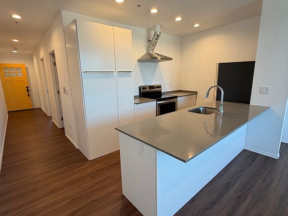 5th image of 117 N Main Ave #16