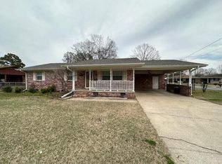 703 N Barnes St, Lonoke, AR 72086