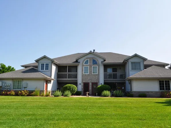 739 Quinlan DRIVE #D, Pewaukee, WI 53072