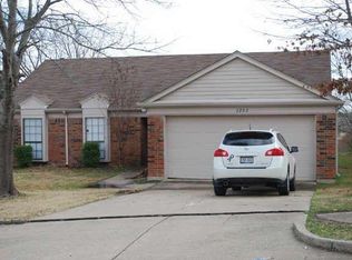 2202 Country Oaks Dr, Garland, TX 75040