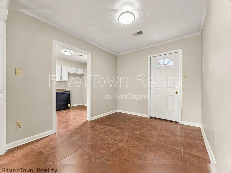 4585 Berrypick Ln S — Photo 13