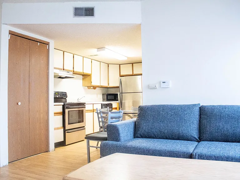 907 W Oregon St — Photo 13