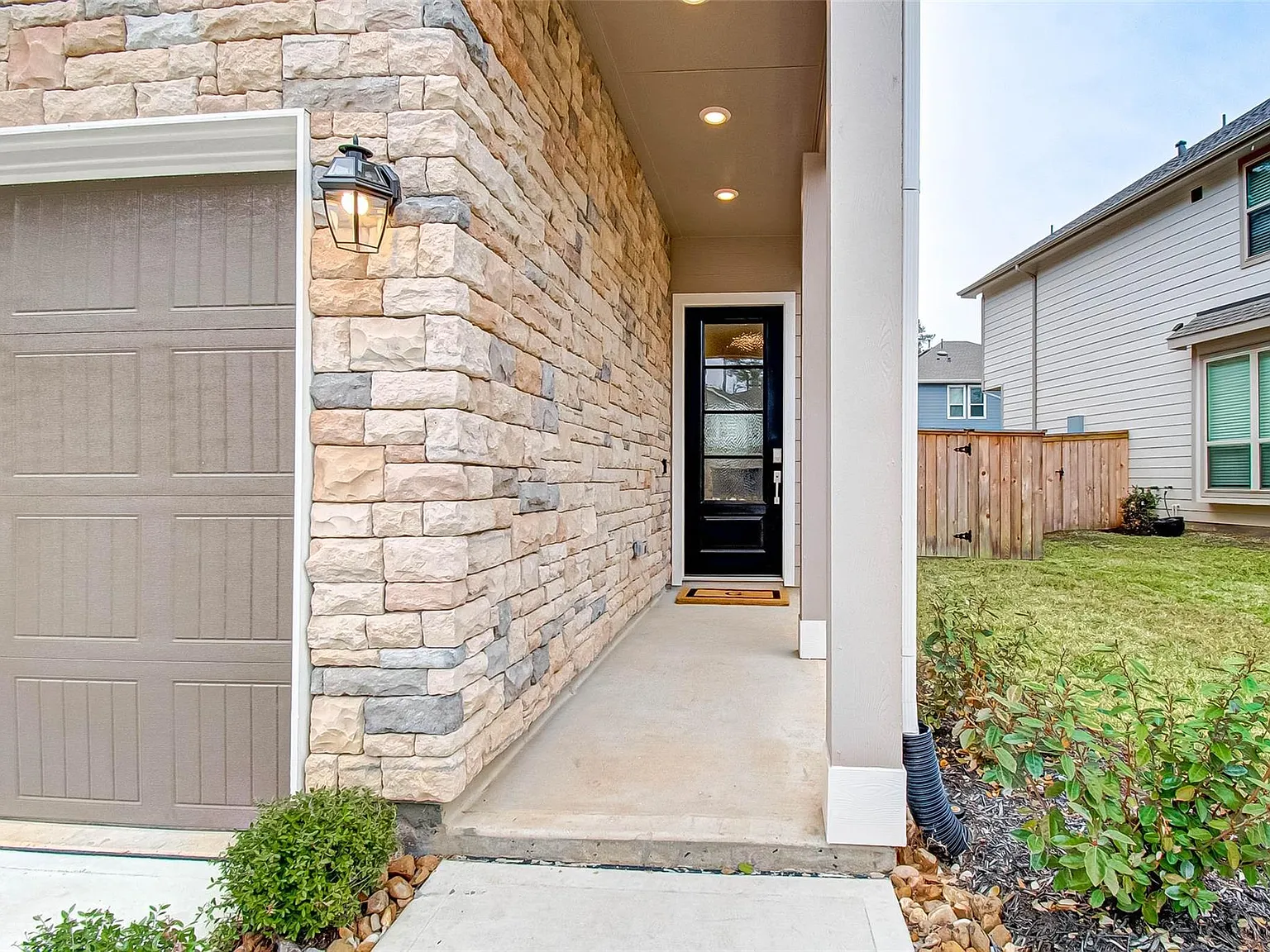 3 bed, 2.5 bath, 1912 sqft, $2,100 — Photo 4