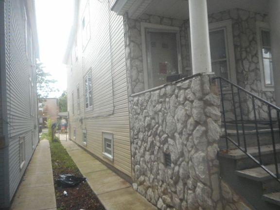 3rd image of 906 N Lawler Ave