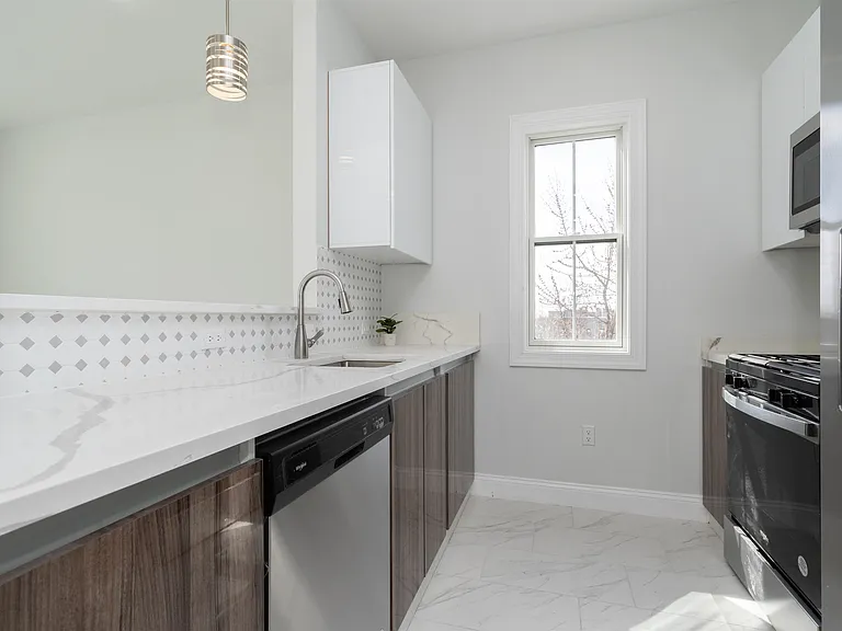 144 Bergen Ave #3D — Photo 4
