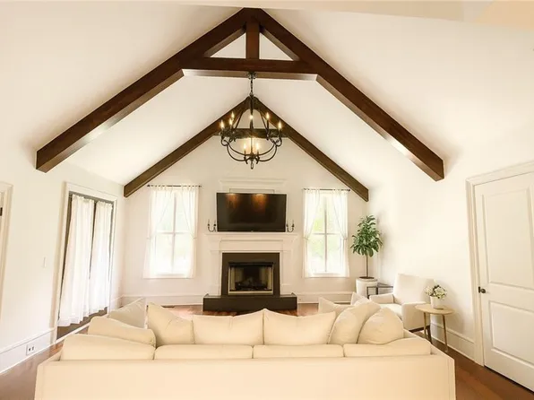 645 Londonberry Rd NW, Sandy Springs, GA 30327