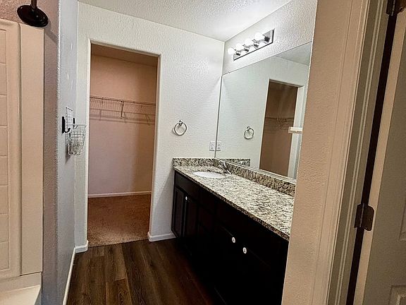 4th image of 47316 Lilac Ave