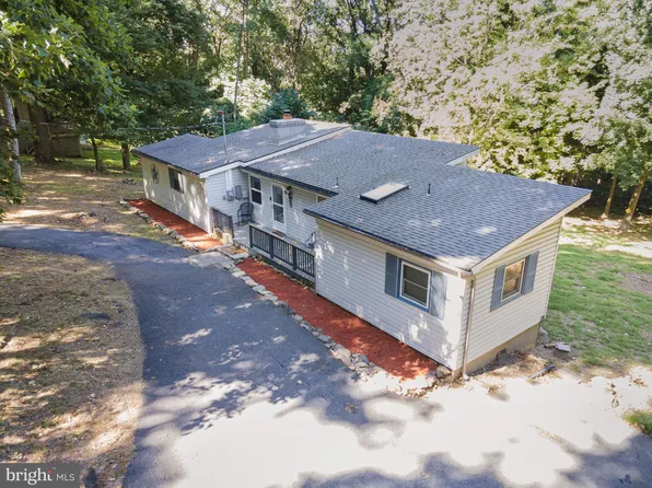 932 Massanutten Mountain Dr, Front Royal, VA 22630