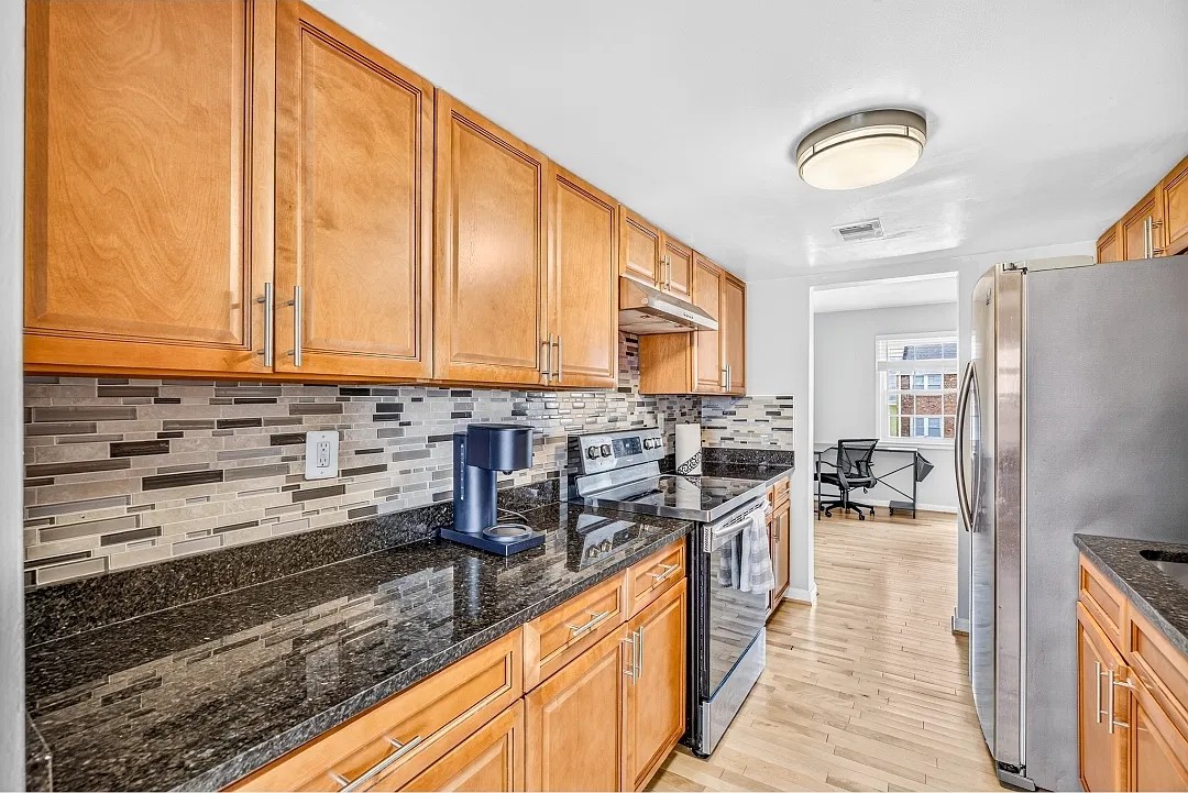 4 bed, 2.5 bath, 1897 sqft, $3,100 — Photo 2