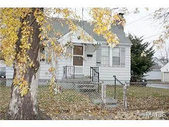 201 W Loretta Ave photo 1