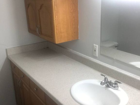 5th image of 31831 Grand River Ave Unit 92