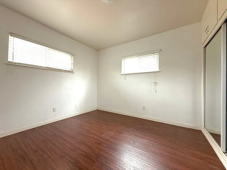 4719 La Presa Ave — Photo 9