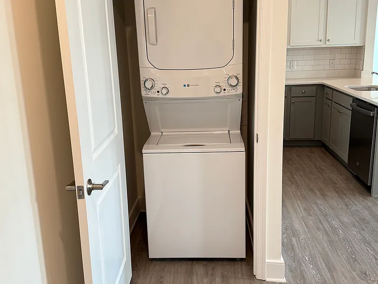 College Park Apartments — Photo 27
