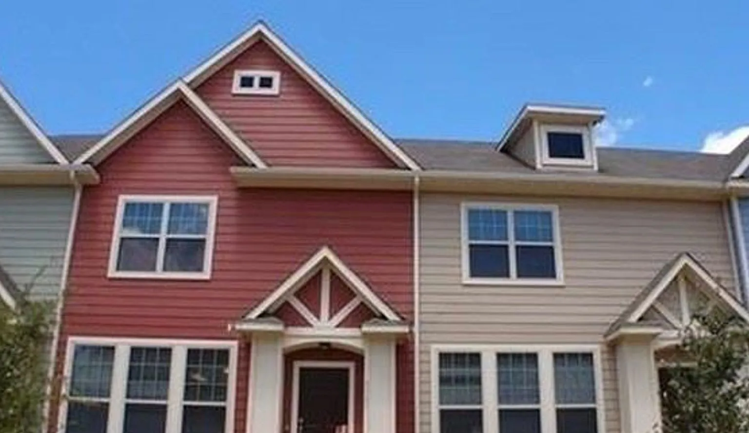 Welcome to this spacious and inviting 3-bedroom, 2.5-bath townhome! — Photo 1