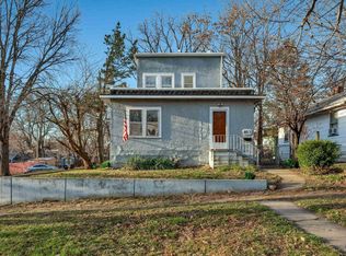 813 SW 2nd St, Topeka, KS 66603