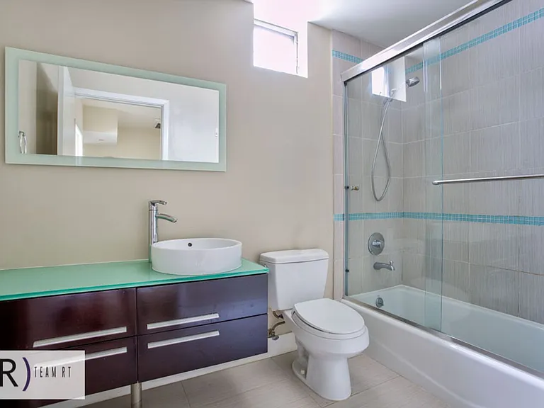 1737 Colby Ave #201 — Photo 23