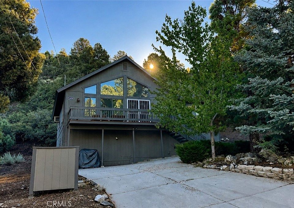 1st image of 1928 Woodland Dr