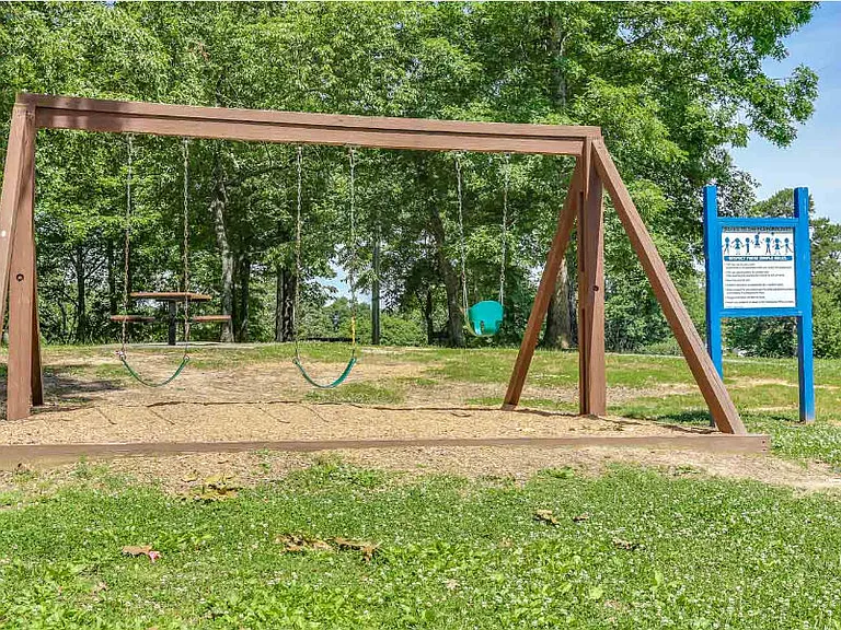 Amherst Ridge — Photo 21