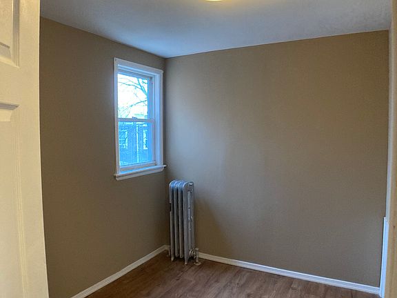 3rd image of 2061 Wilmot St