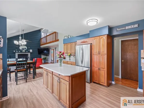 176 Stonehill Rd, Freehold, NJ 07728