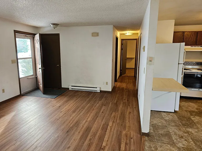 1143 Park Dr — Photo 3