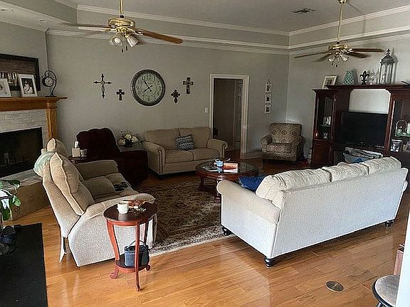 4th image of 1001 Debra Dr
