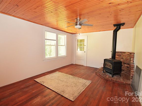 2nd image of 107 Dove Haven Ln
