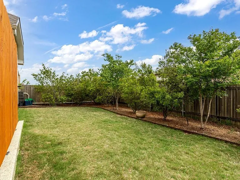 8045 Arezzo Dr — Photo 24