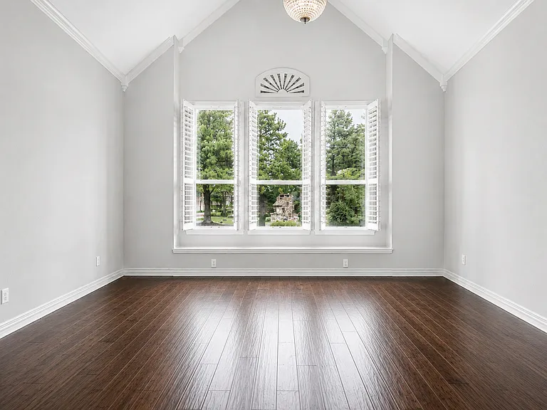 1210 Forest Hills Dr — Photo 17