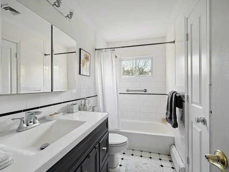 23 N Westbury Rd — Photo 9