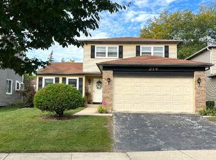 214 E Lakeside Dr, Vernon Hills, IL