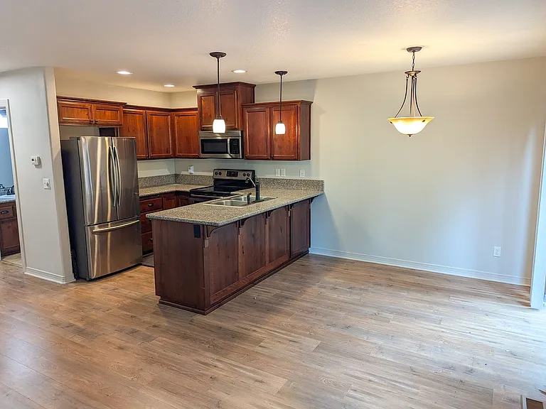 407 & 409 Madrona Ave SE — Photo 4