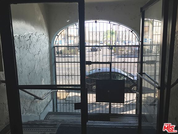 4th image of 1237 S Alvarado St