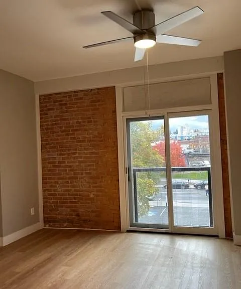 221 W Riverside Ave #14 — Photo 4